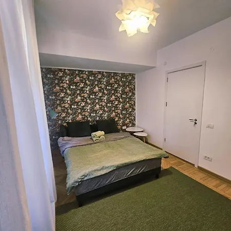 Studio, Romana *